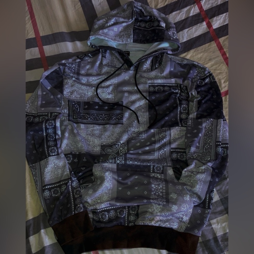 Bandana Print Pullover hoodie sweater sweatshirt paisley black white. M mens